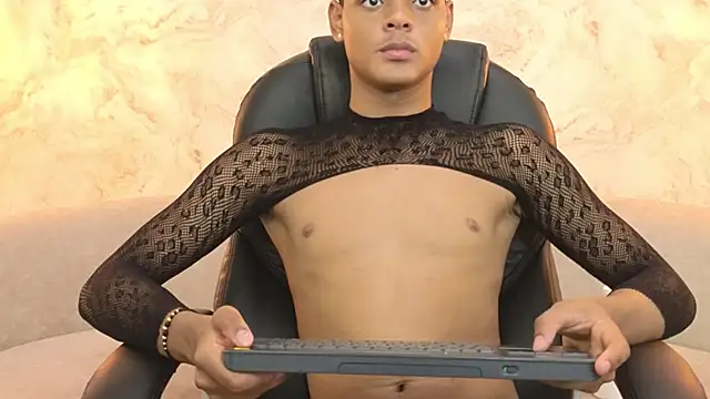 Snapshot of Valentino_Thompson chatting on September 11, 7:58 pm Valentino Thompson online show from September 11, 7:58 pm