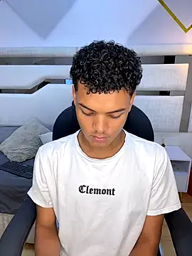 Snapshot of Valentino_Thompson chatting on September 14, 6:29 pm Valentino Thompson online show from September 14, 6:29 pm