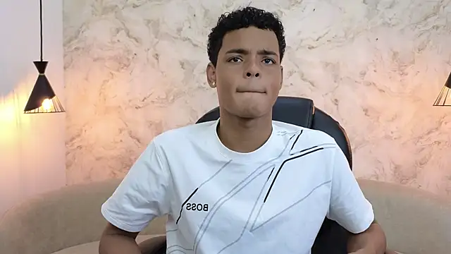 Snapshot of Valentino_Thompson chatting on September 28, 7:30 pm Valentino Thompson online show from September 28, 7:30 pm
