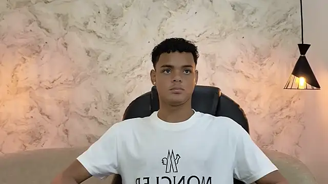 Snapshot of Valentino_Thompson chatting on October 8, 7:44 pm Valentino Thompson online show from October 8, 7:44 pm