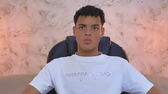 Snapshot of Valentino_Thompson chatting on October 19, 7:03 pm Valentino Thompson online show from October 19, 7:03 pm