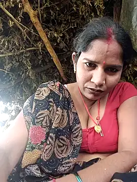 Snapshot of Hot_Seema83 chatting on September 27, 8:08 am Hot Seema83 online show from September 27, 8:08 am