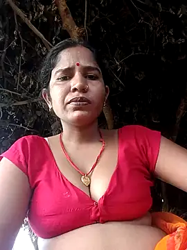 Snapshot of Hot_Seema83 chatting on September 30, 3:11 am Hot Seema83 online show from September 30, 3:11 am