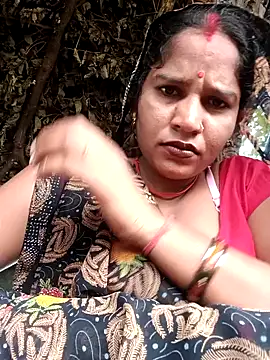 Snapshot of Hot_Seema83 chatting on October 3, 4:09 am Hot Seema83 online show from October 3, 4:09 am
