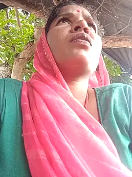 Snapshot of Hot_Seema83 chatting on October 4, 5:05 am Hot Seema83 online show from October 4, 5:05 am