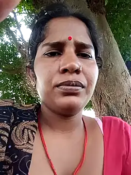 Snapshot of Hot_Seema83 chatting on October 7, 7:38 am Hot Seema83 online show from October 7, 7:38 am