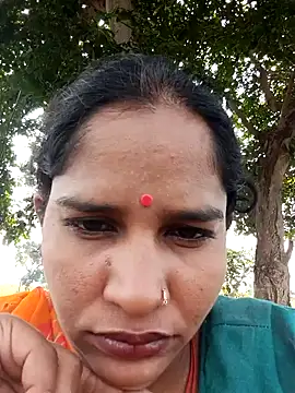 Snapshot of Hot_Seema83 chatting on October 16, 4:35 am Hot Seema83 online show from October 16, 4:35 am