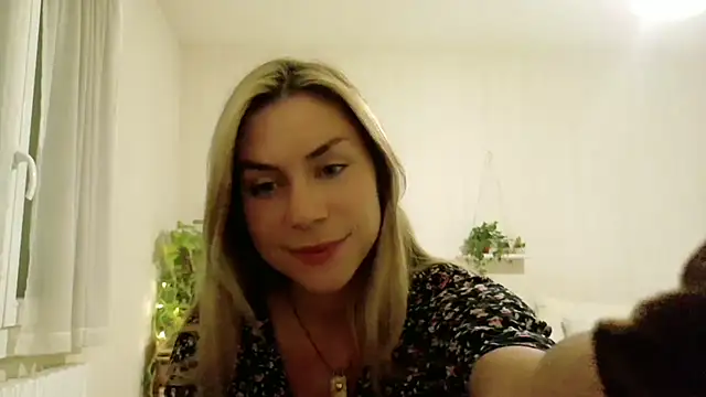 wonderalice31 online show from October 13, 7:14 pm