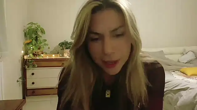 wonderalice31 online show from November 4, 8:19 pm