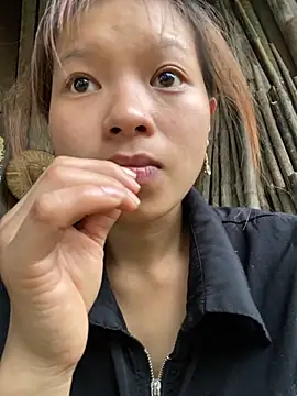 Snapshot of Mai_bb chatting on October 7, 8:44 am Mai bb online show from October 7, 8:44 am