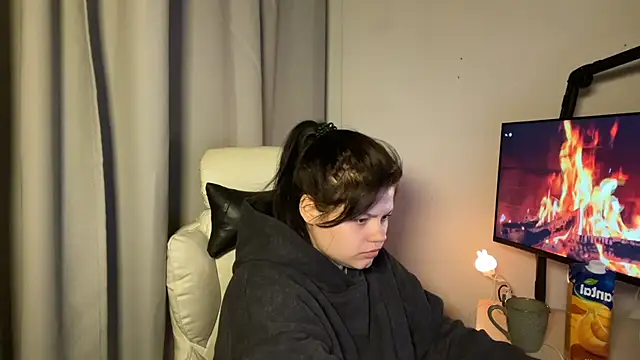 Snapshot of GoddessDarina chatting on October 25, 11:54 pm GoddessDarina online show from October 25, 11:54 pm