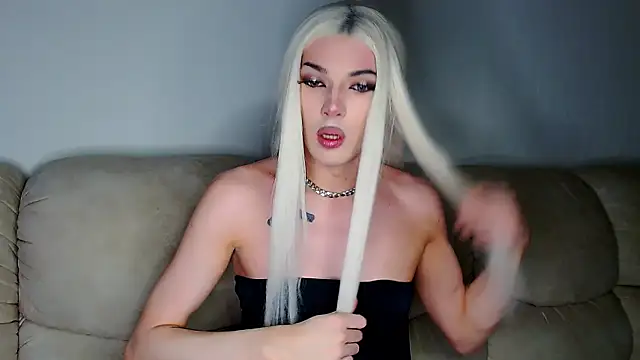 Snapshot of YourTrixie chatting on November 21, 11:42 am YourTrixie online show from November 21, 11:42 am