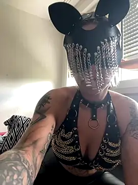 Snapshot of Leonie_Sommer chatting on September 15, 11:21 am Leonie Sommer online show from September 15, 11:21 am