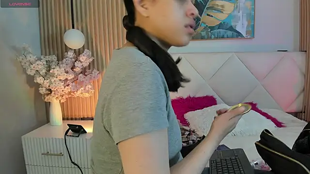 Mila Hank  online show from April 25, 12:08 pm