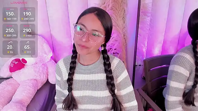 Snapshot of Annie__2 chatting on November 1, 12:18 pm Annie 2 online show from November 1, 12:18 pm