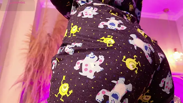 Snapshot of Annie__2 chatting on November 20, 3:07 am Annie 2 online show from November 20, 3:07 am