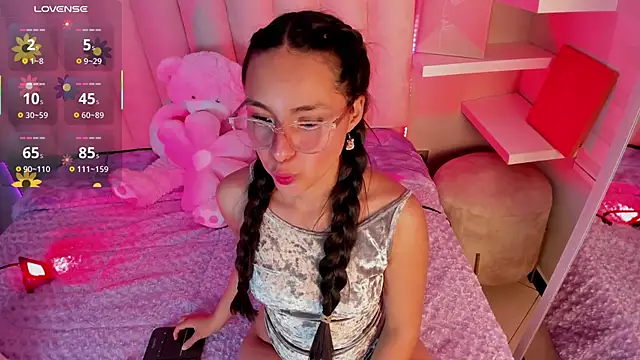 Snapshot of Annie__2 chatting on December 4, 3:05 am Annie 2 online show from December 4, 3:05 am