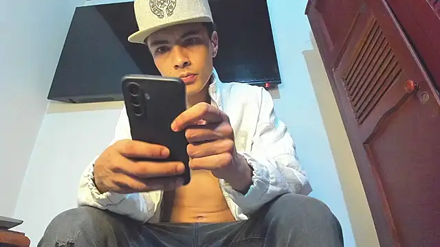 Snapshot of Master_liam00 chatting on November 26, 6:42 pm Master liam00 online show from November 26, 6:42 pm