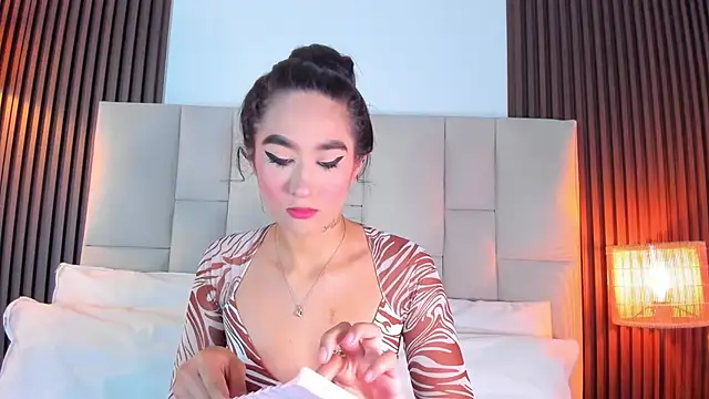 Snapshot of Nicolqueen_ chatting on June 23, 11:41 am Nicolqueen online show from June 23, 11:41 am