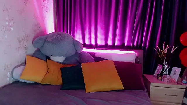 Nina Blum  online show from March 15, 7:25 am