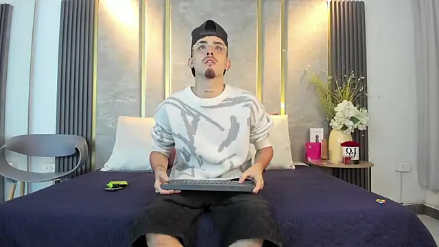 NikoStone  online show from June 16, 4:26 am
