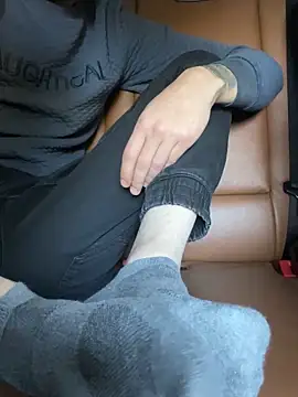 Snapshot of bmwe71 chatting on October 2, 1:40 pm bmwe71 online show from October 2, 1:40 pm