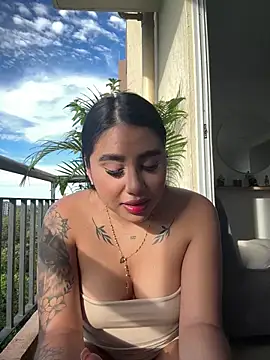 Snapshot of Sophie_Dreamss chatting on May 2, 9:31 pm Sophie Dreamss online show from May 2, 9:31 pm