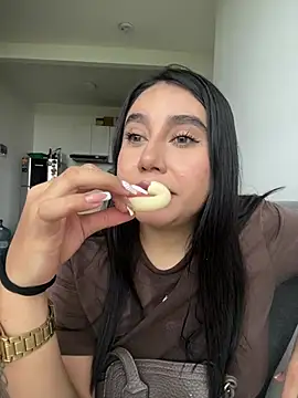 Sophie Dreamss online show from July 9, 9:30 pm
