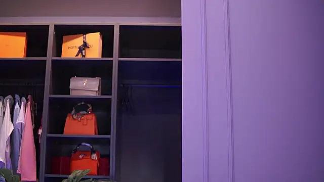 Snapshot of AishaaDevoe chatting on September 20, 3:24 pm AishaaDevoe online show from September 20, 3:24 pm