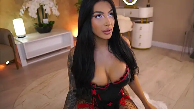 Snapshot of AishaaDevoe chatting on October 31, 6:42 pm AishaaDevoe online show from October 31, 6:42 pm