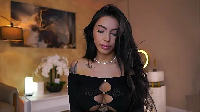 Snapshot of AishaaDevoe chatting on November 6, 7:48 pm AishaaDevoe online show from November 6, 7:48 pm