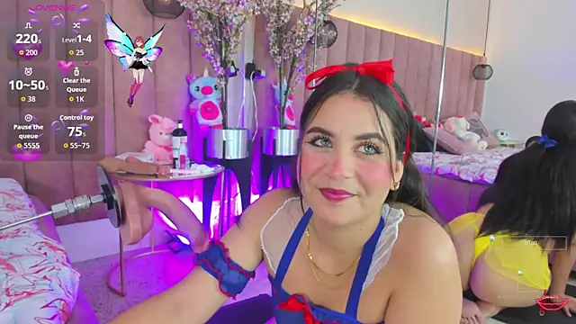 Snapshot of LizzyOlsen chatting on October 16, 7:26 pm LizzyOlsen online show from October 16, 7:26 pm