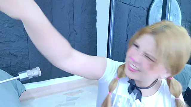 LizzyOlsen online show from May 10, 4:28 am