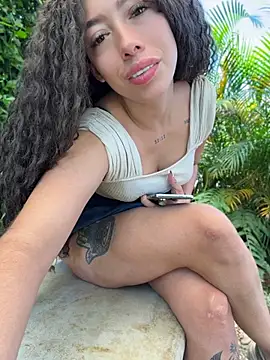 Snapshot of roxyrougee chatting on July 31, 3:44 pm roxyrougee online show from July 31, 3:44 pm