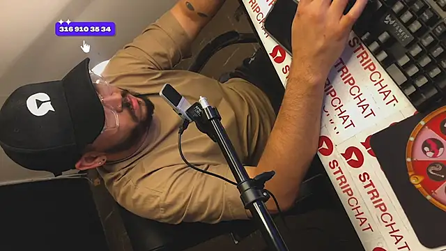 Snapshot of EstudioWCbogota chatting on December 3, 10:52 pm EstudioWCbogota online show from December 3, 10:52 pm