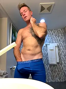 DILFiGuess11 online show from October 23, 7:56 pm