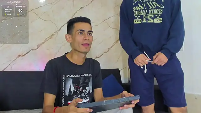 Snapshot of Golldens_Dreamss chatting on September 29, 8:02 pm Golldens Dreamss online show from September 29, 8:02 pm