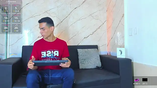 Snapshot of Golldens_Dreamss chatting on October 2, 8:05 pm Golldens Dreamss online show from October 2, 8:05 pm