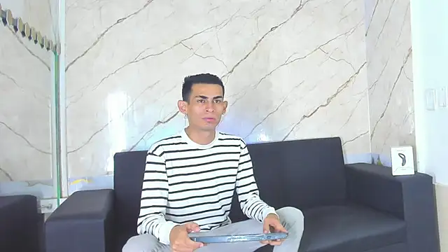 Snapshot of Golldens_Dreamss chatting on October 6, 7:44 pm Golldens Dreamss online show from October 6, 7:44 pm