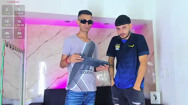 Snapshot of Golldens_Dreamss chatting on October 8, 8:17 pm Golldens Dreamss online show from October 8, 8:17 pm