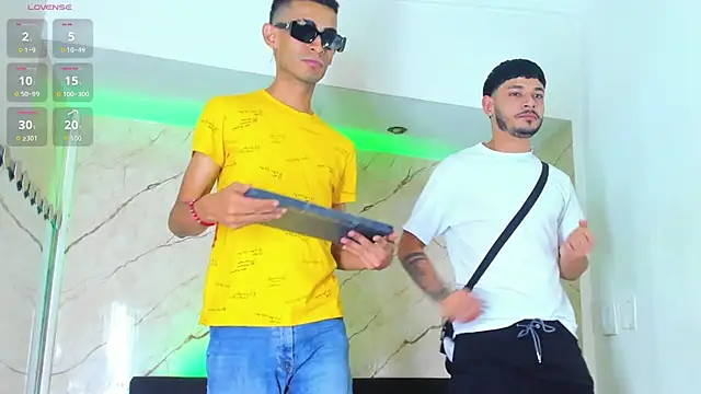 Snapshot of Golldens_Dreamss chatting on October 9, 8:07 pm Golldens Dreamss online show from October 9, 8:07 pm