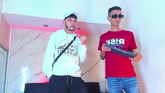 Snapshot of Golldens_Dreamss chatting on October 11, 7:56 pm Golldens Dreamss online show from October 11, 7:56 pm