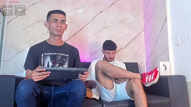 Snapshot of Golldens_Dreamss chatting on October 14, 7:58 pm Golldens Dreamss online show from October 14, 7:58 pm