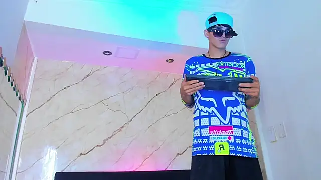 Snapshot of Golldens_Dreamss chatting on November 10, 12:26 pm Golldens Dreamss online show from November 10, 12:26 pm