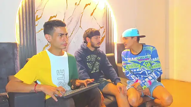 Snapshot of Golldens_Dreamss chatting on November 21, 12:04 pm Golldens Dreamss online show from November 21, 12:04 pm