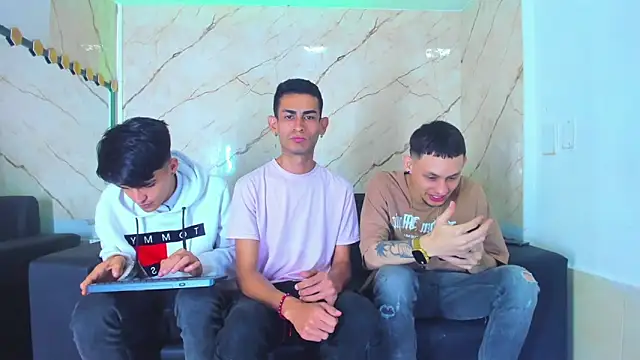 Snapshot of Golldens_Dreamss chatting on November 28, 12:08 pm Golldens Dreamss online show from November 28, 12:08 pm