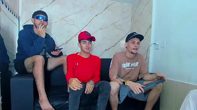 Snapshot of Golldens_Dreamss chatting on December 3, 12:25 pm Golldens Dreamss online show from December 3, 12:25 pm