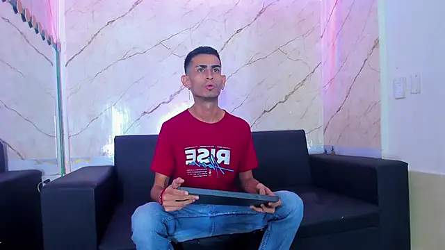 Snapshot of Golldens_Dreamss chatting on December 4, 12:14 pm Golldens Dreamss online show from December 4, 12:14 pm