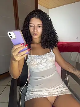Snapshot of larajuli chatting on May 7, 11:43 pm larajuli online show from May 7, 11:43 pm