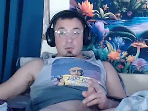 Snapshot of YoBlezz chatting on November 13, 7:57 pm YoBlezz online show from November 13, 7:57 pm